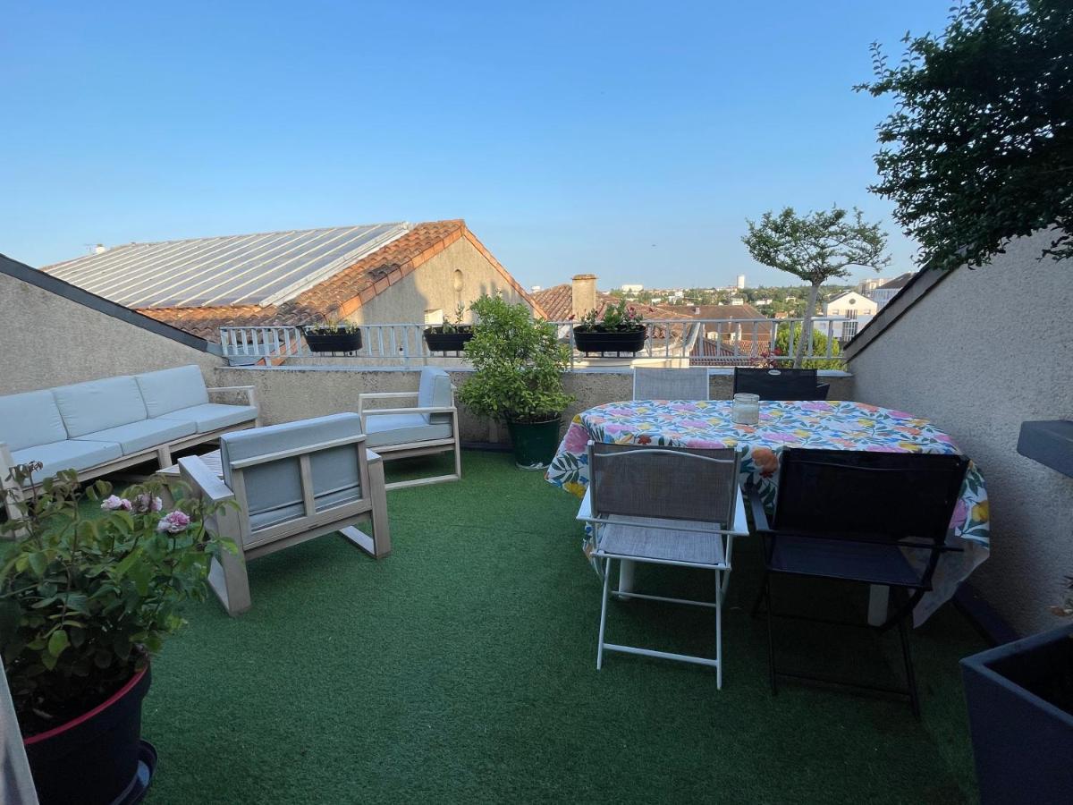 Grand Appartement Hypercentre Avec Terrasse Et Parking Poitiers Exteriör bild